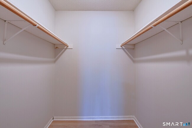 Building Photo - 4 Stonington Ct