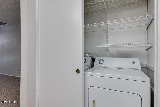 Building Photo - 195 N Cottonwood St