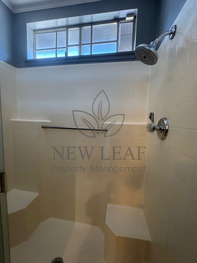 Building Photo - Stunning 2 Bedroom in the Heart of Ontario