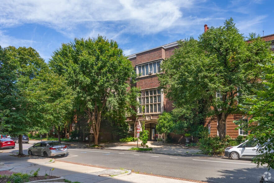 1825 R St NW - International Student House