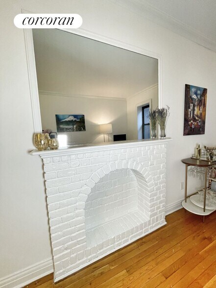 Building Photo - 429 W 24 St