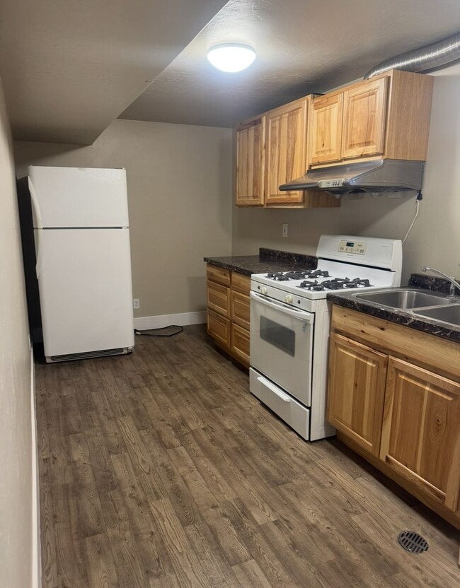 Building Photo - 1040 W 400 N