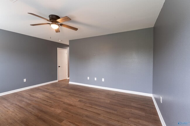 Building Photo - 2401 Bell Manor Dr SW
