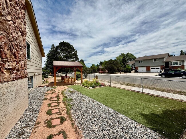 Building Photo - Tulip Way 4125-4127