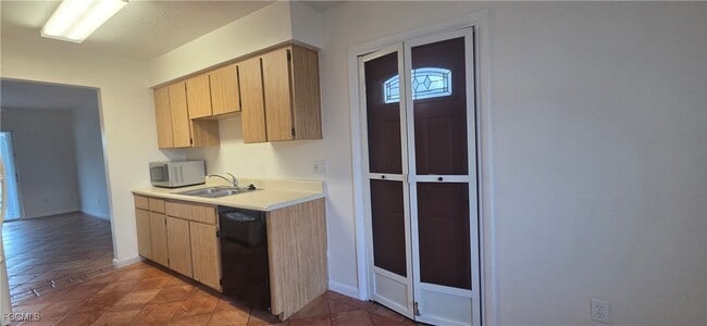 Building Photo - 3609 SE 9th Pl