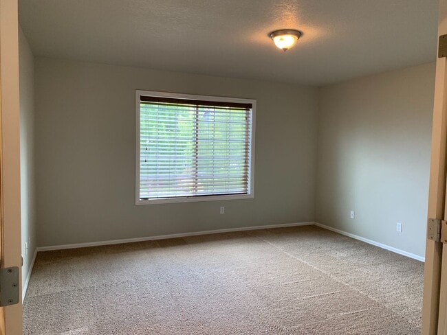 Building Photo - 4 Bedroom House ~ South Corvallis