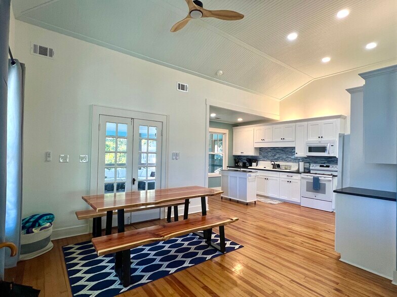 Building Photo - 201 Lovell Ave