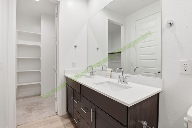 Building Photo - Modern Gilbert Home in Warner Meadows Community