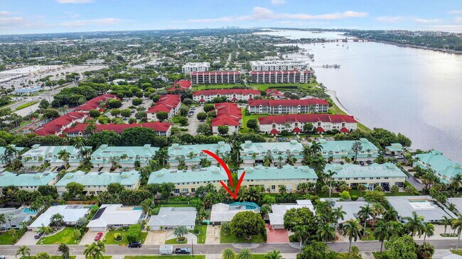 Building Photo - 113 Park Ln E