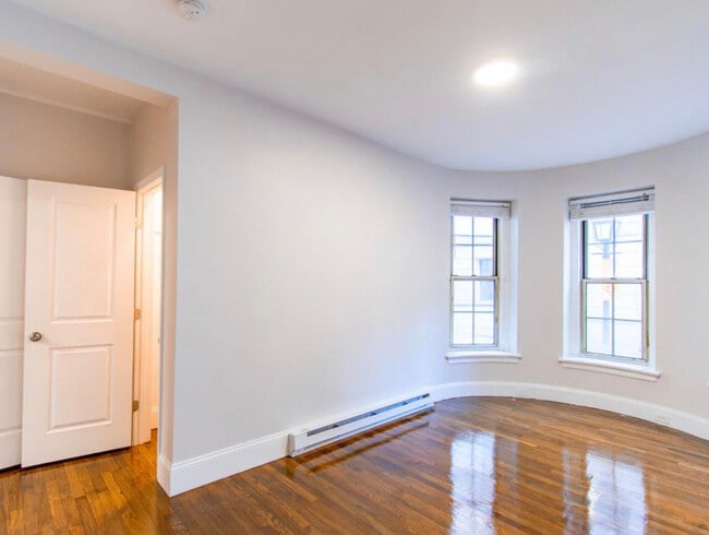 Building Photo - 10 Clearway St