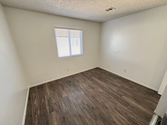 Building Photo - 147 Westminster Way