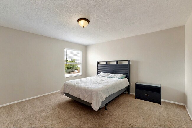 Building Photo - 5323 Ridge Rock Ave NW