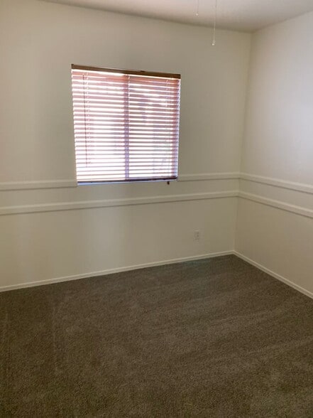 Building Photo - 3031 W Sand Flower Dr