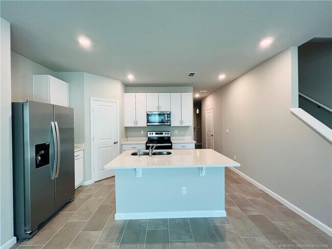 Building Photo - 3913 SE Mentmore Ln