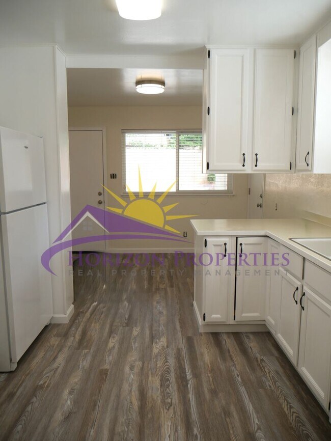 Building Photo - Remodeled 4 Bed 2 Bath 1,483 sqft in Fair Oaks