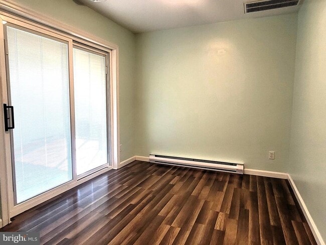 Building Photo - 124 Dickens Ln