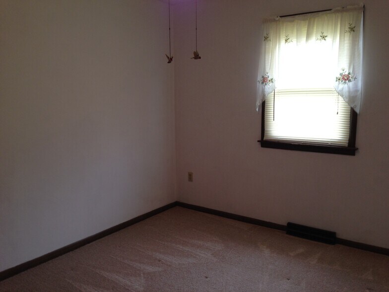 Bedroom - 8595 Kirsch Rd