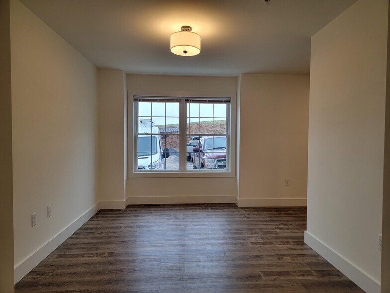 Building Photo - 14 Burk Ct