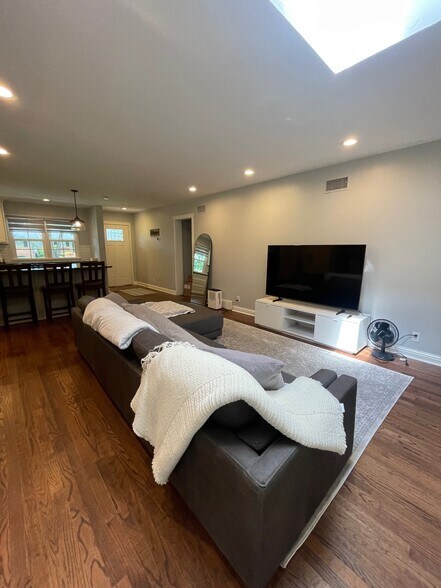 Building Photo - 1012 Elmwood St