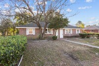 Building Photo - 2000 Flower Ln