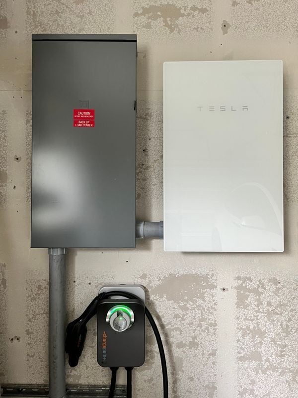 Building Photo - 3685 Fairway Dr