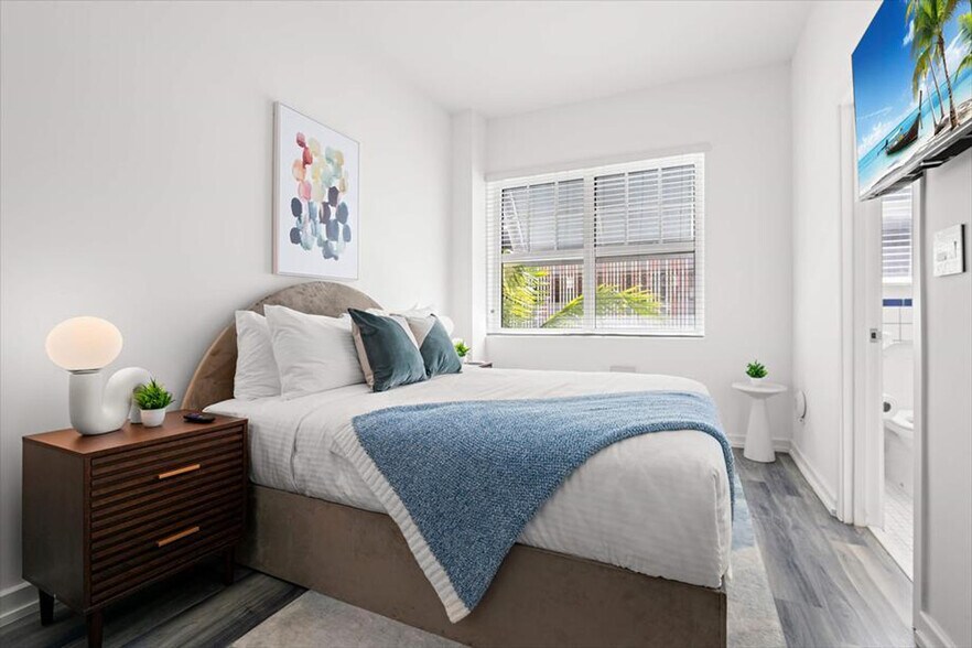 Building Photo - 1701 Alton Rd