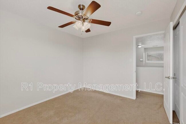 Building Photo - 2713 Violeta Cir SE