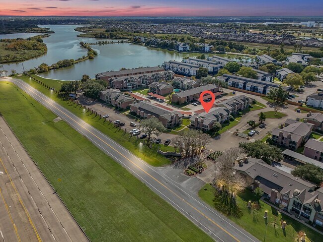 Building Photo - 18800 Egret Bay Blvd