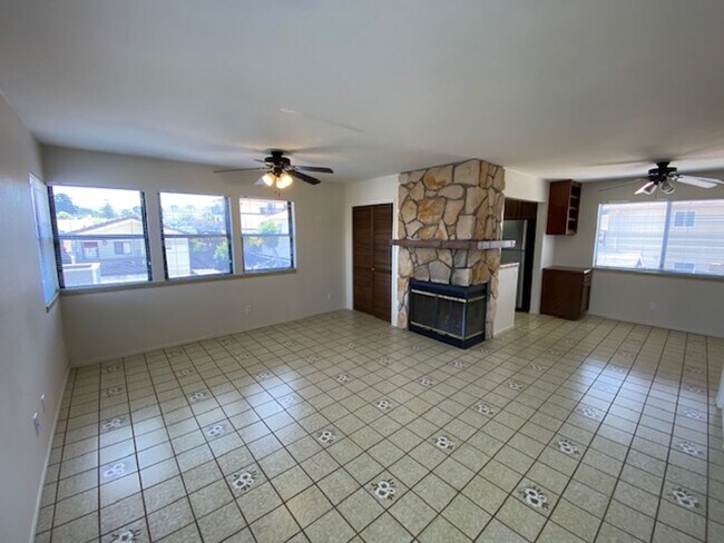 Building Photo - 739 W Franklin St