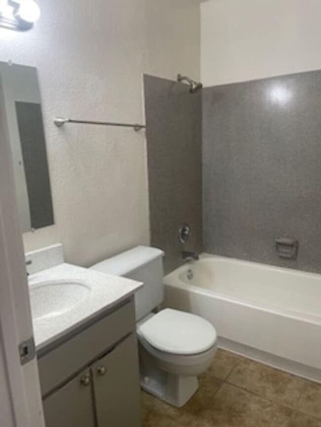 Building Photo - Adorable two bedroom townhome-Free rent through the end of February!