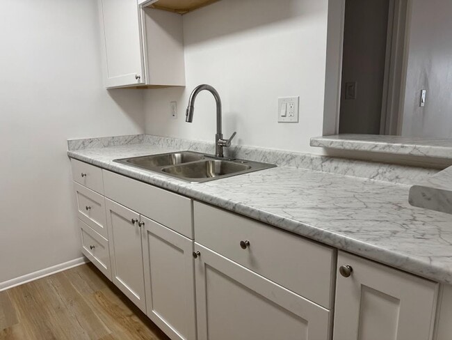 Building Photo - NOW OFFERING $400 OFF MOVE-IN COSTS Utilities Included – First Floor – In-Unit Washer/Dryer