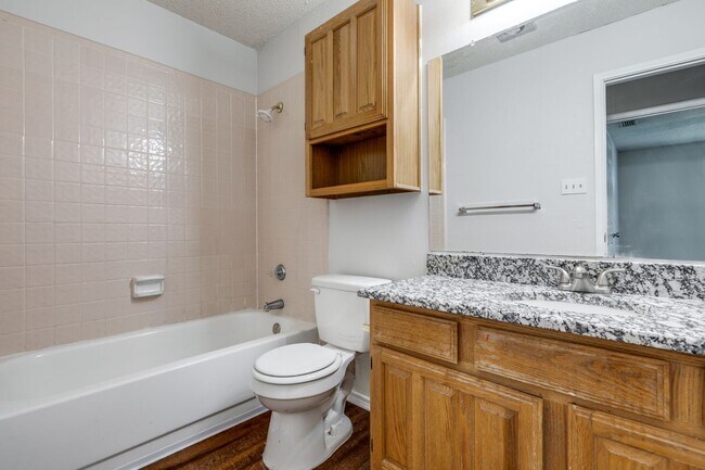 Building Photo - Lovely 3 Bedroom, 2 Bathroom Home in Mesqu...