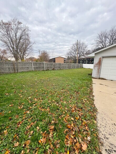 Building Photo - 6336 W Euclid Ave