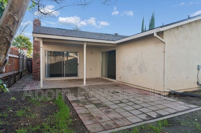 Building Photo - 7025 Catamaran Dr