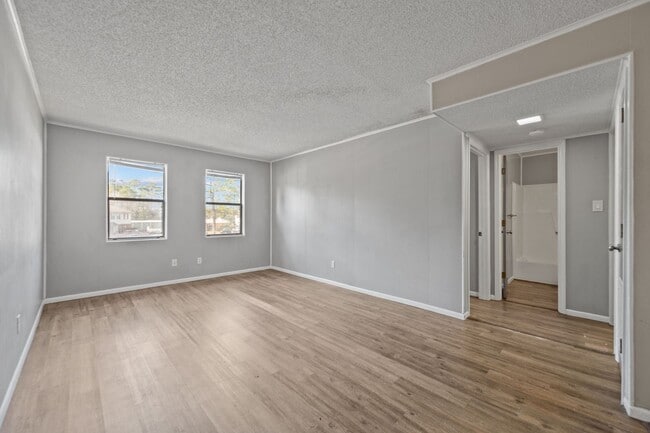 Building Photo - Welcome to Ravenwood Drive!