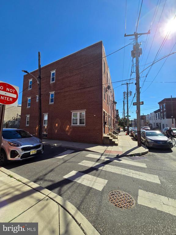 Building Photo - 1805 S 5th St