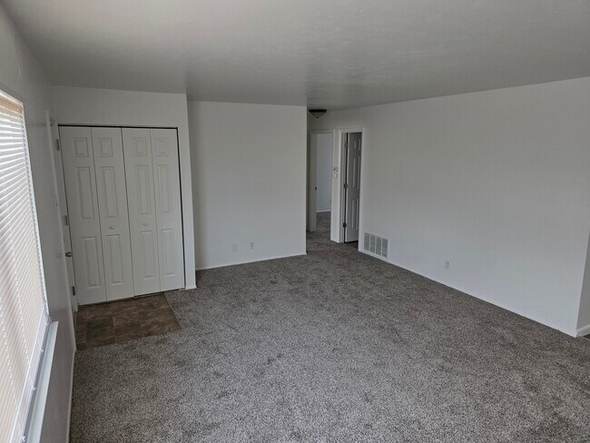 Building Photo - 3001 Azalea St