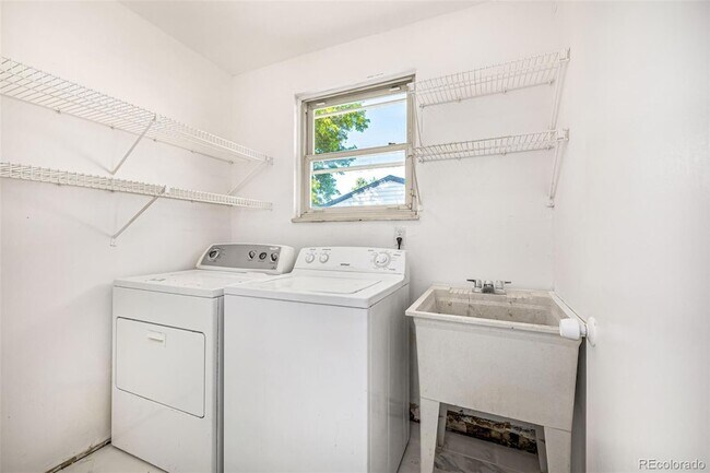 Building Photo - 1409 S Clermont St