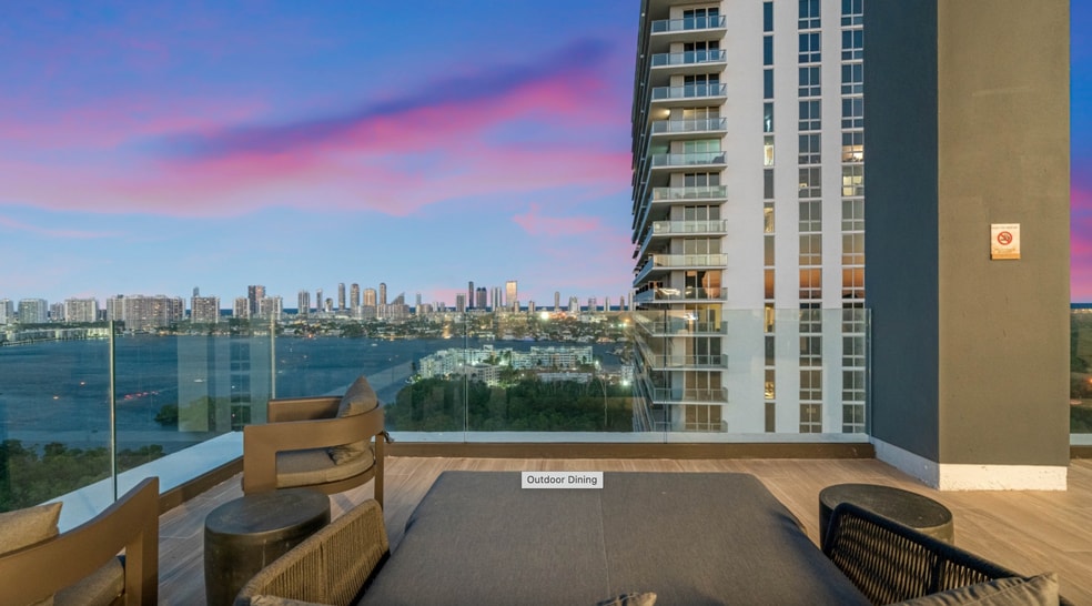 Building Photo - 16375 Biscayne Blvd