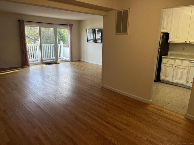 Building Photo - 2 Cook Close