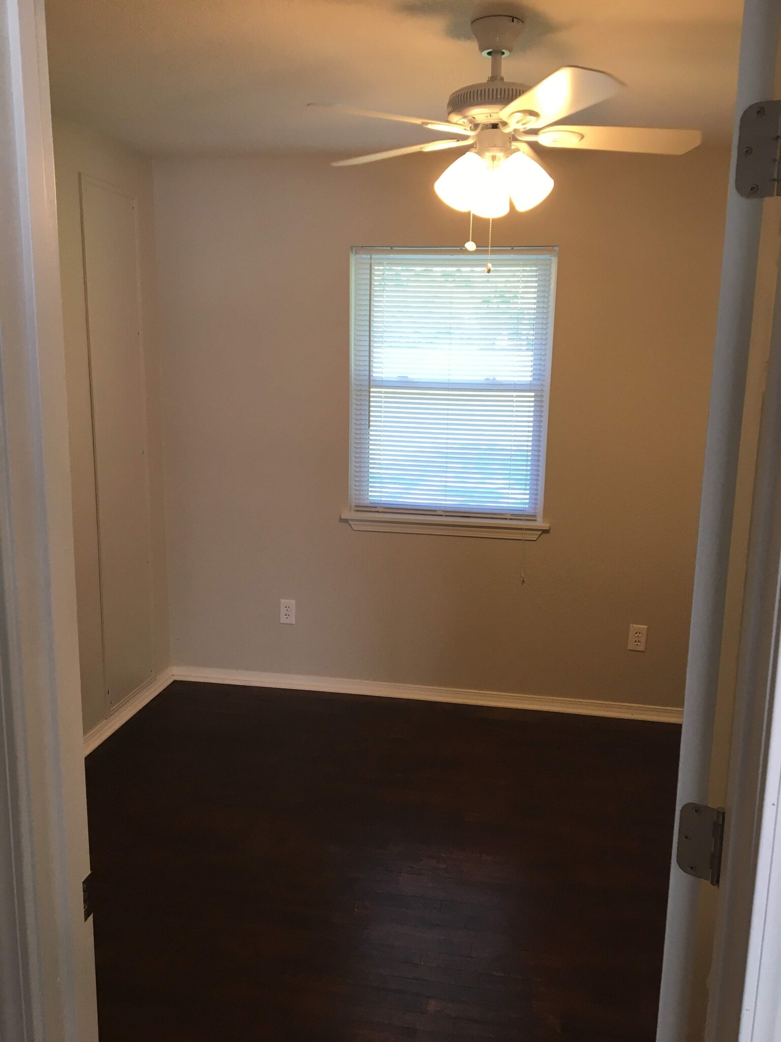 bedroom 1 - 1622 S Whittle Ave