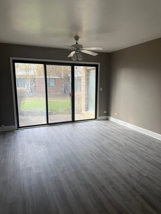 Building Photo - 292 Middlebury Ct