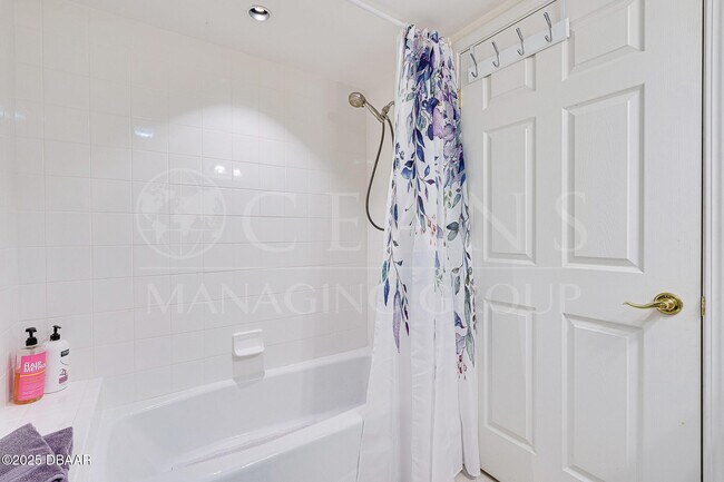 Building Photo - 4650 Links Village Dr