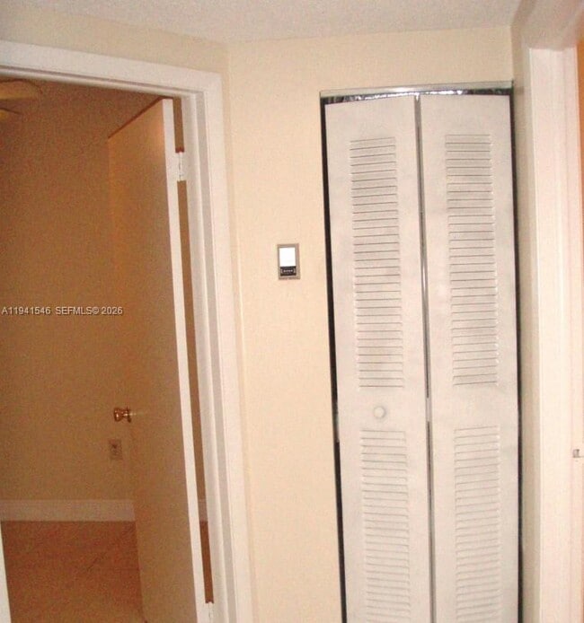 Building Photo - 5290 W 21st Ct