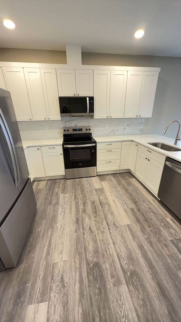 Building Photo - Chernishoff Seven Oak Luxury Duplex