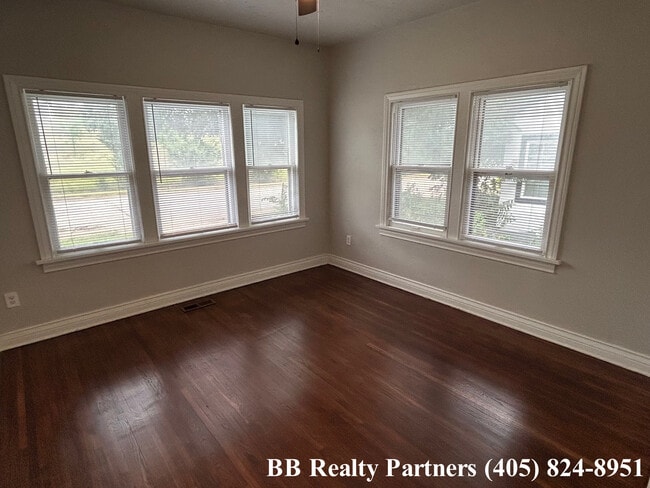 Building Photo - 2812 E Admiral Blvd