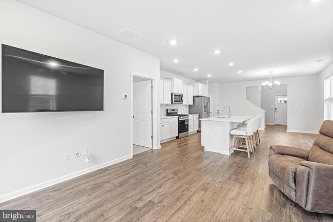 Building Photo - 54 Roberta Wy.