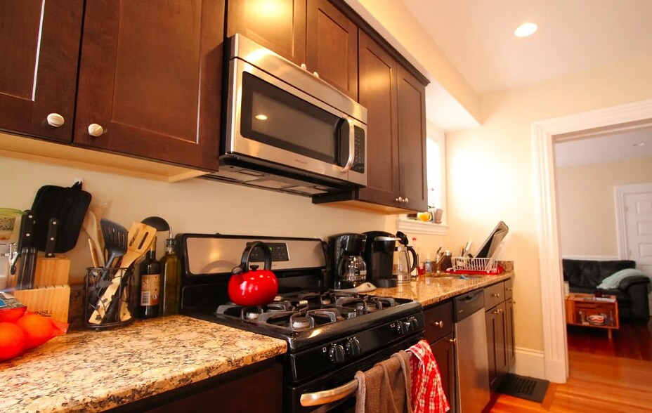 Building Photo - 29 Montcalm Ave