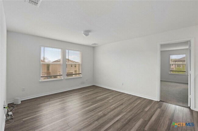 Building Photo - 4703 Plaza Ctr