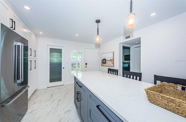 Building Photo - 6083 Bahia Del Mar Cir N